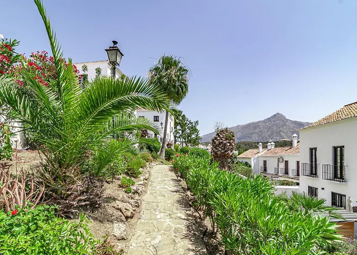 Scandinavian Style Townhouse In Nueva Andalucia 펜션 마르베야